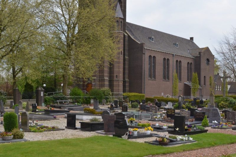 Begraafplaats Montferland bij Kerk
